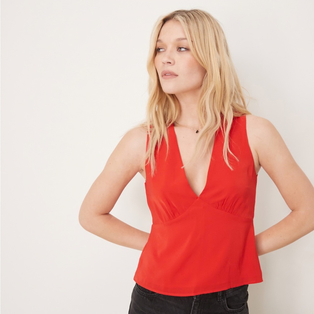 Abercrombie & Fitch plunge neck sleeveless top, NWT Size small